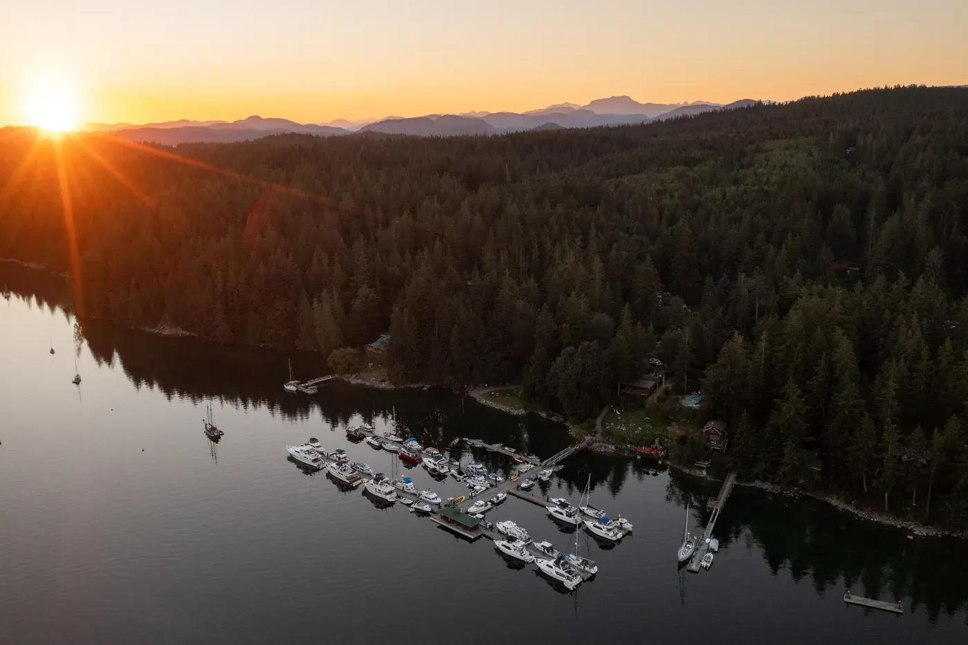 Gorge Harbour Marina Resort waterfront location
