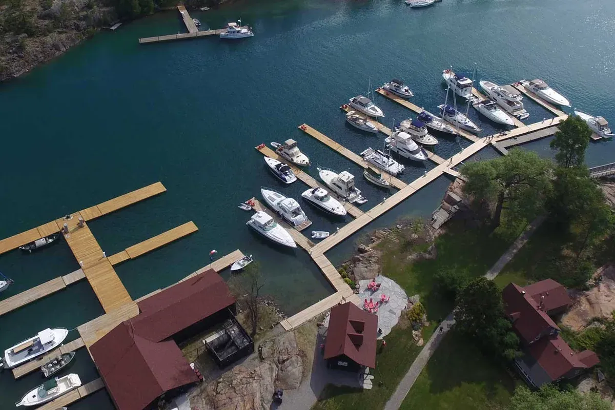 Killarney Mountain Lodge waterfront location
