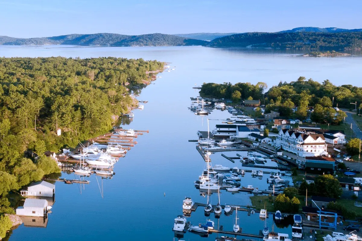 Sportsman's Inn Resort & Marina waterfront location